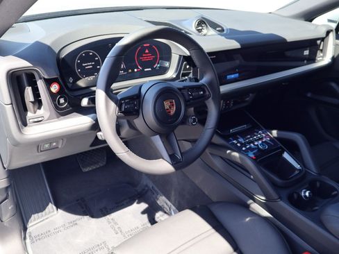 New 2026 Porsche Cayenne Coupe AWD/4WD image 4