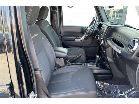 Used 2017 Jeep Wrangler Unlimited Sahara w/ Connectivity Group AWD/4WD image 19