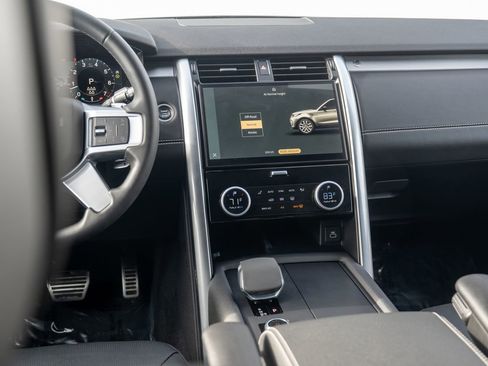 Certified 2024 Land Rover Discovery Dynamic SE image 21
