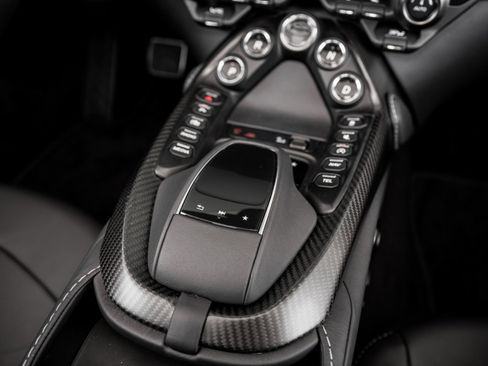 Used 2023 Aston Martin V8 Vantage Roadster image 28