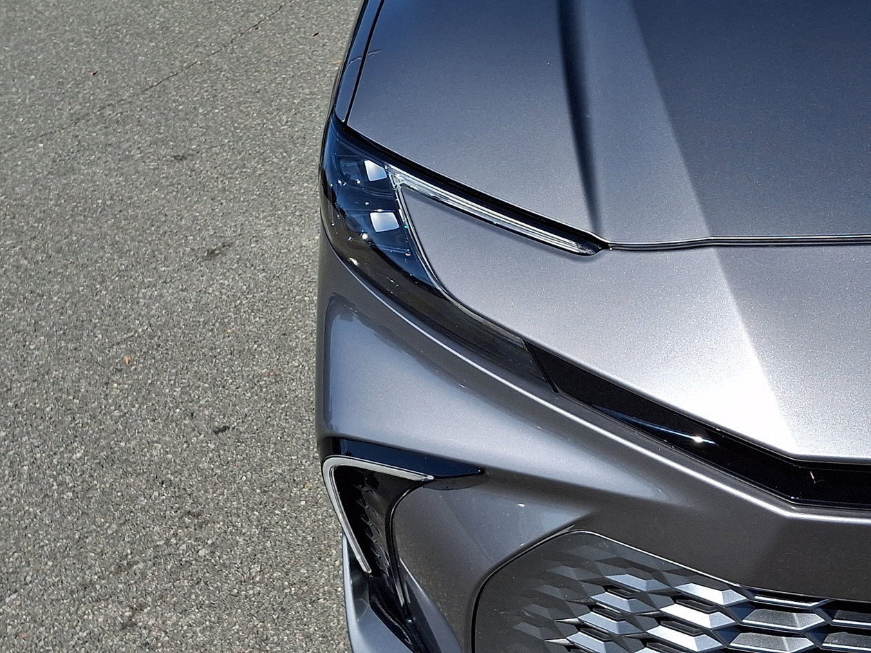 Used 2025 Toyota Camry XSE FWD image 9