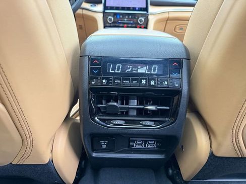 Used 2024 Jeep Grand Cherokee L Summit AWD/4WD image 35