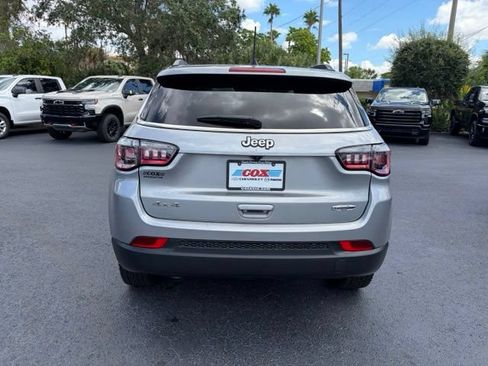 Used 2023 Jeep Compass Latitude AWD/4WD image 5
