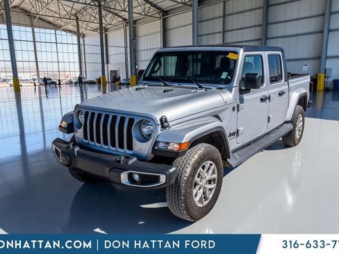 Used 2023 Jeep Gladiator Sport image 25