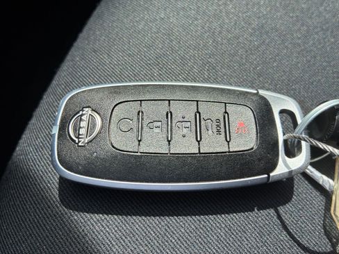 Used 2025 Nissan Pathfinder SV image 27