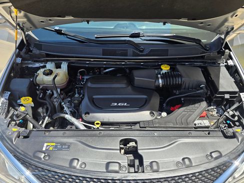 Used 2018 Chrysler Pacifica Limited FWD image 64