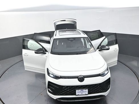New 2026 Volkswagen Tiguan SE R-Line image 28