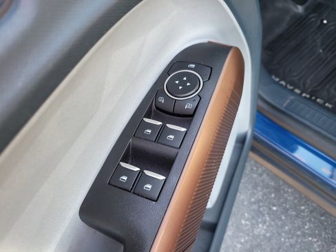 Used 2023 Ford Maverick Lariat w/ Lariat Luxury Package image 16