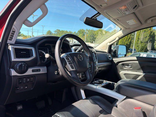 Used 2018 Nissan Titan PRO-4X w/ Pro-4x Convenience Package AWD/4WD image 12