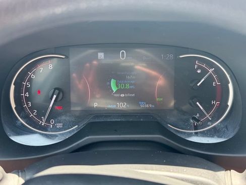 Used 2025 Toyota RAV4 XLE FWD image 27