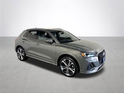 Used 2019 Audi Q3 2.0T Premium Plus w/ Premium Plus Package AWD/4WD image 4