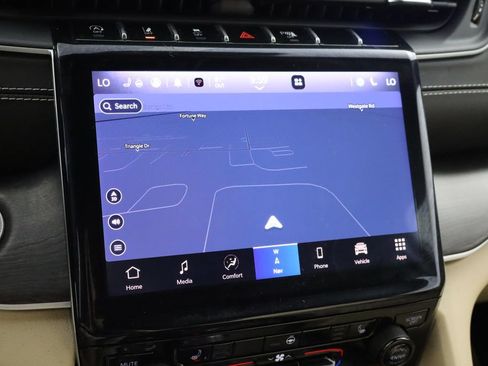 Used 2023 Jeep Grand Cherokee Limited AWD/4WD image 36