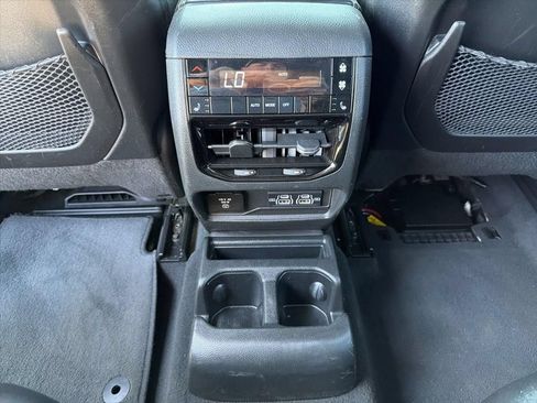 Used 2024 Jeep Grand Cherokee L Limited w/ Luxury Tech Group II AWD/4WD image 26