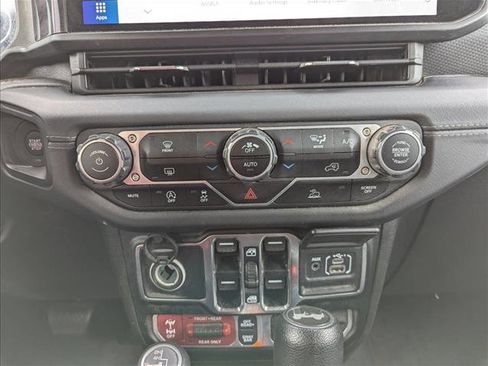 Used 2024 Jeep Wrangler Rubicon w/ Capability Package image 19