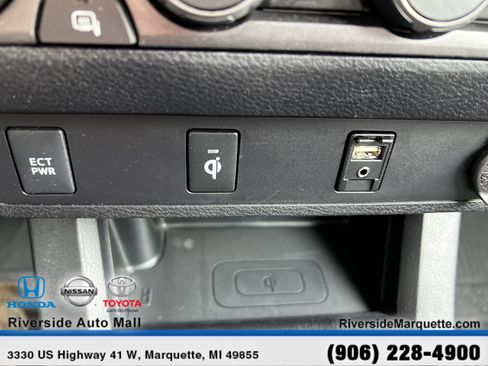 Used 2019 Toyota Tacoma TRD Off-Road image 18