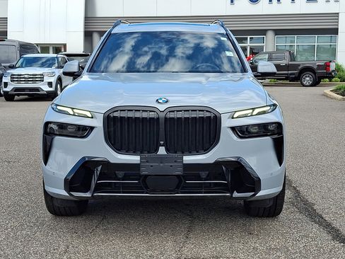 Used 2025 BMW X7 xDrive40i w/ M Sport Package AWD/4WD image 3