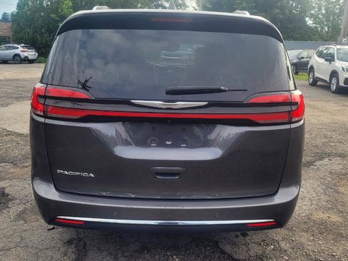 Used 2021 Chrysler Pacifica Touring-L w/ Uconnect Theater Family Group FWD image 7