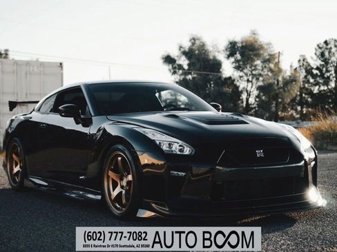 Used 2019 Nissan GT-R Premium w/ Premium Interior Package image 1