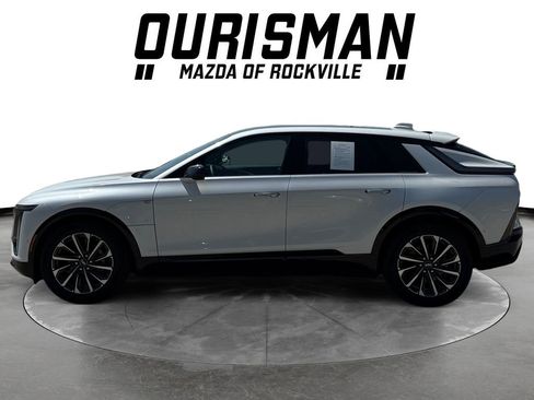 Used 2025 Cadillac Lyriq Sport AWD/4WD image 3