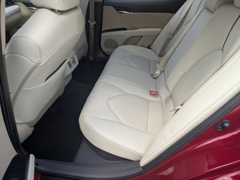 Used 2022 Toyota Camry XLE image 16