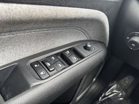 Used 2024 Jeep Compass Latitude image 28