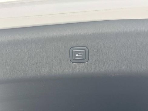 Used 2022 Buick Enclave Premium w/ Experience Buick Package image 9