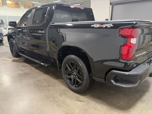 Used 2023 Chevrolet Silverado 1500 Custom image 5