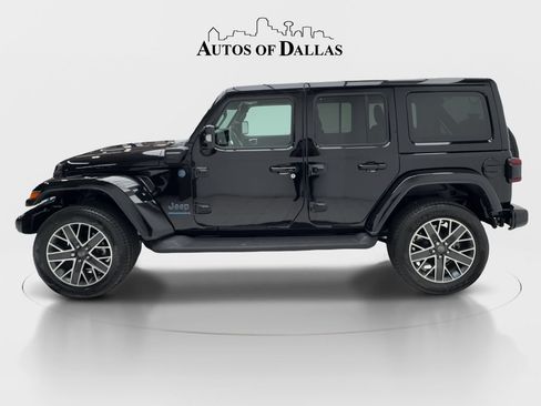 Used 2023 Jeep Wrangler Unlimited Sahara AWD/4WD image 5