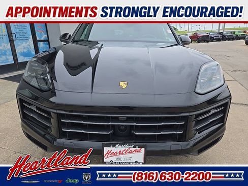 Used 2024 Porsche Cayenne w/ Premium Package AWD/4WD image 16