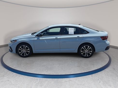 Certified 2025 Volkswagen Jetta Sport FWD image 8