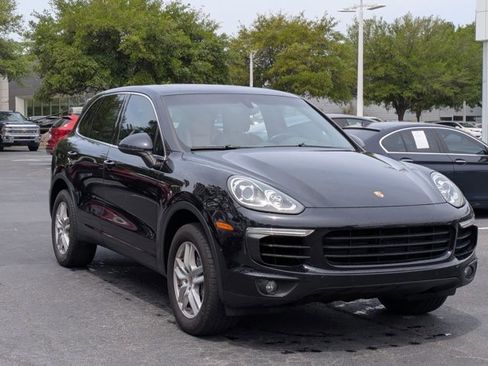 Used 2018 Porsche Cayenne AWD/4WD image 3