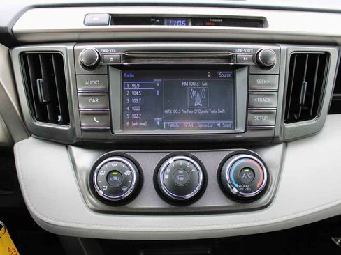 Used 2015 Toyota RAV4 LE image 12