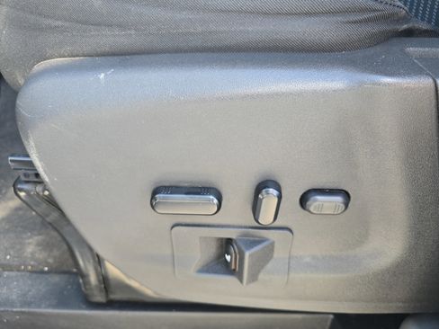 Used 2019 Ford Transit 250 130 Low Roof image 9