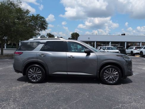 Certified 2024 Nissan Pathfinder SL w/ SL Premium Package FWD image 3