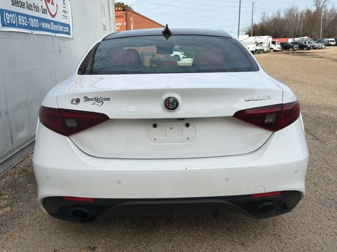 Used 2023 Alfa Romeo Giulia Veloce image 4