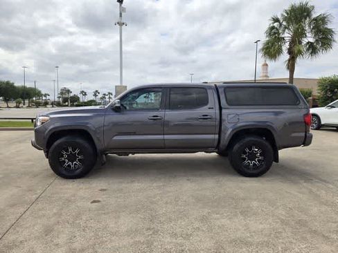 Used 2020 Toyota Tacoma SR5 w/ Technology Package AWD/4WD image 3