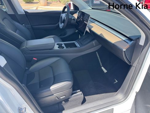 Used 2021 Tesla Model Y Long Range AWD/4WD image 23