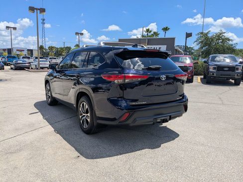 Used 2020 Toyota Highlander XLE AWD/4WD image 6