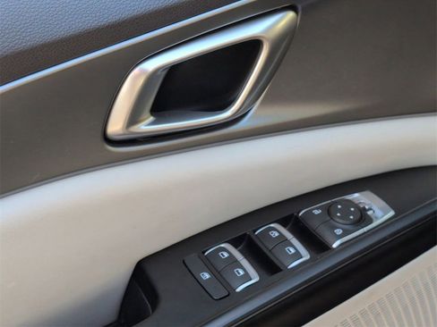 Certified 2024 Kia Carnival LX image 22