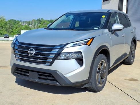 Used 2024 Nissan Rogue SV FWD image 1