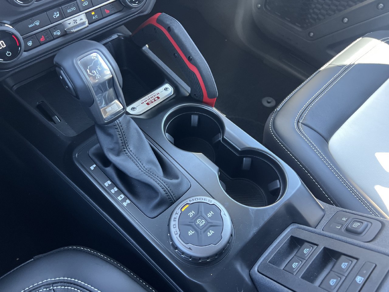 New 2026 Ford Bronco Outer Banks w/ Sasquatch Package AWD/4WD image 8