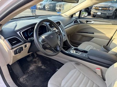 Used 2019 Ford Fusion SE FWD image 9