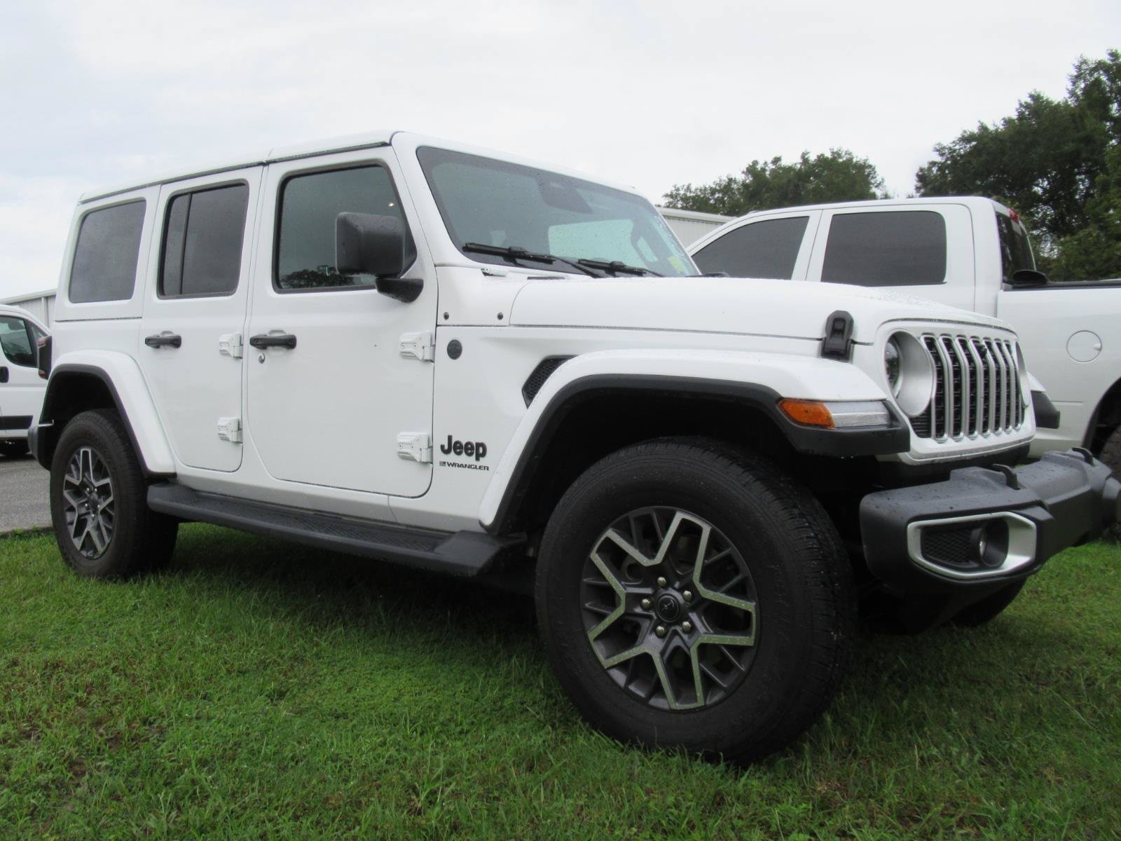 Used 2026 Jeep Wrangler Unlimited Sahara AWD/4WD image 1