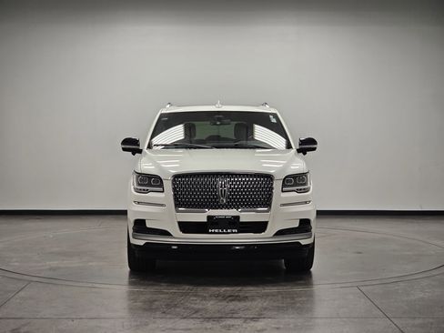 Used 2023 Lincoln Navigator L Reserve image 3