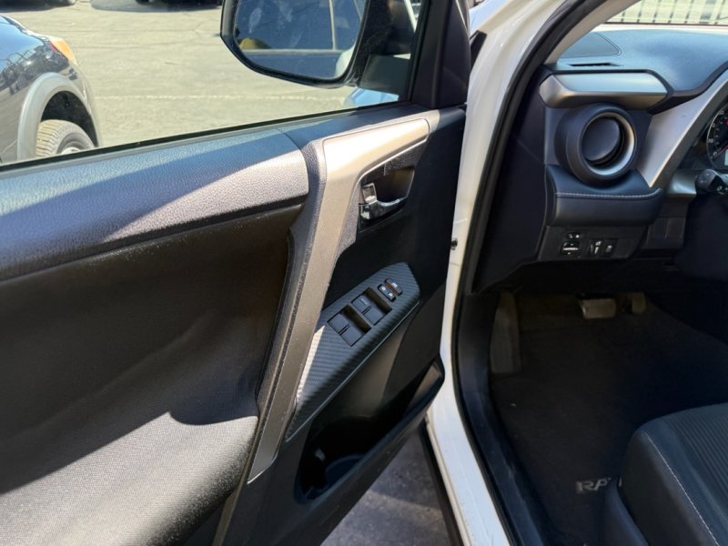 Used 2015 Toyota RAV4 XLE FWD image 12