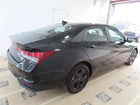 Used 2023 Hyundai Elantra SEL FWD image 13
