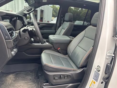 Used 2025 GMC Yukon AT4 w/ AT4 Premium Package AWD/4WD image 16