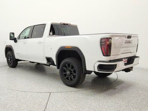 Used 2025 GMC Sierra 2500 AT4 image 7
