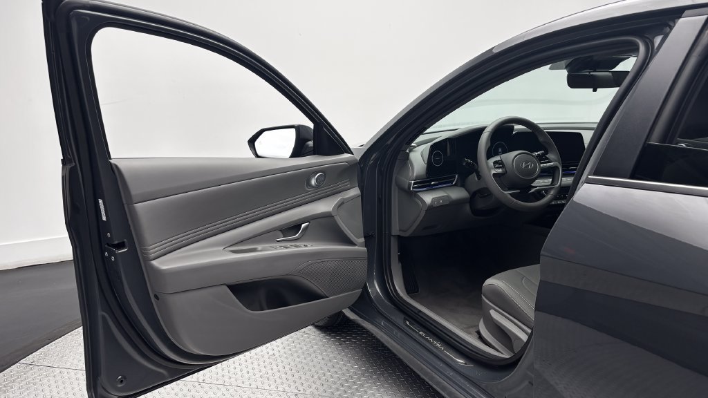 Used 2024 Hyundai Elantra SEL w/ Convenience Package FWD image 14