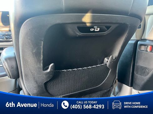 Used 2023 Chrysler Pacifica Touring-L FWD image 23